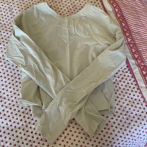 Lululemon Exclusive Cropped Long sleeve Shirt